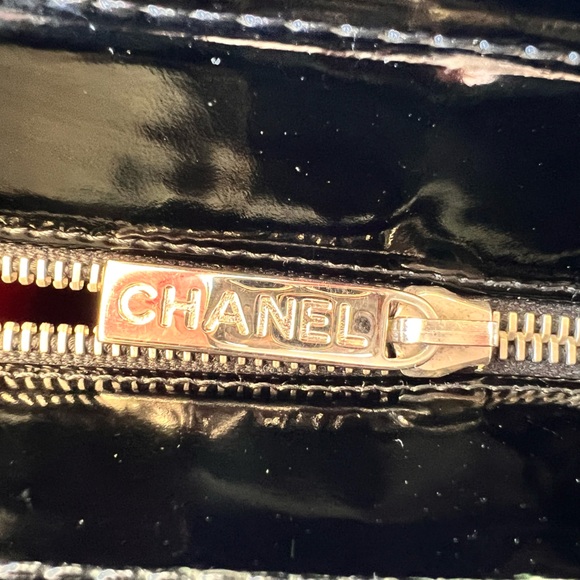 🔥🔥Chanel Chocolate Bar CC Tote Quilted Patent Bag🔥🔥 - Picture 12 of 15